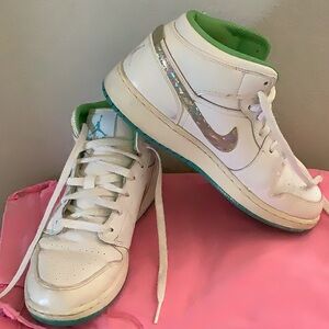 Nike White and Green Leather High-Top Sneakers